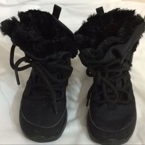 Nike Roshe Black Fur Lined Warm Boots